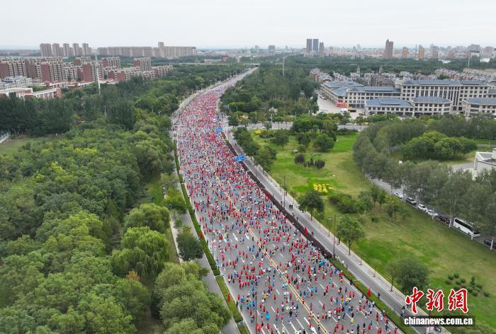pOeXA, 马拉松正式, 开跑